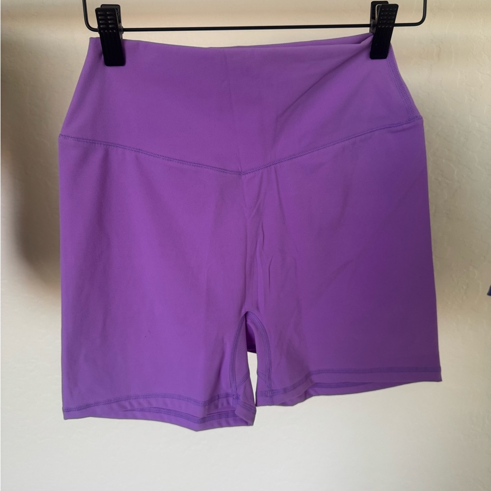 NWT- Buffbunny 4in shorts in Sz Med- purple
